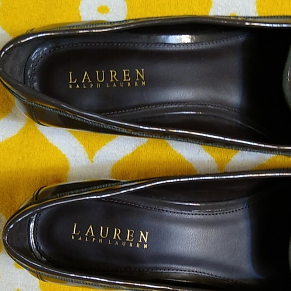 Ralph Lauren  Sz. 9.5B  (Narrow) Shoes Gray  Like New - Picture 5 of 8